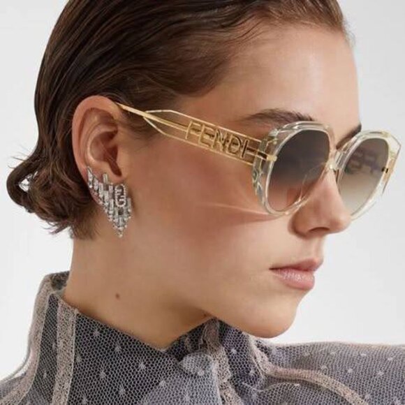 Fendi FE40083U 20B Sunglasses Shiny Grey Butterfly Frame, Smoke Lenses main image 9
